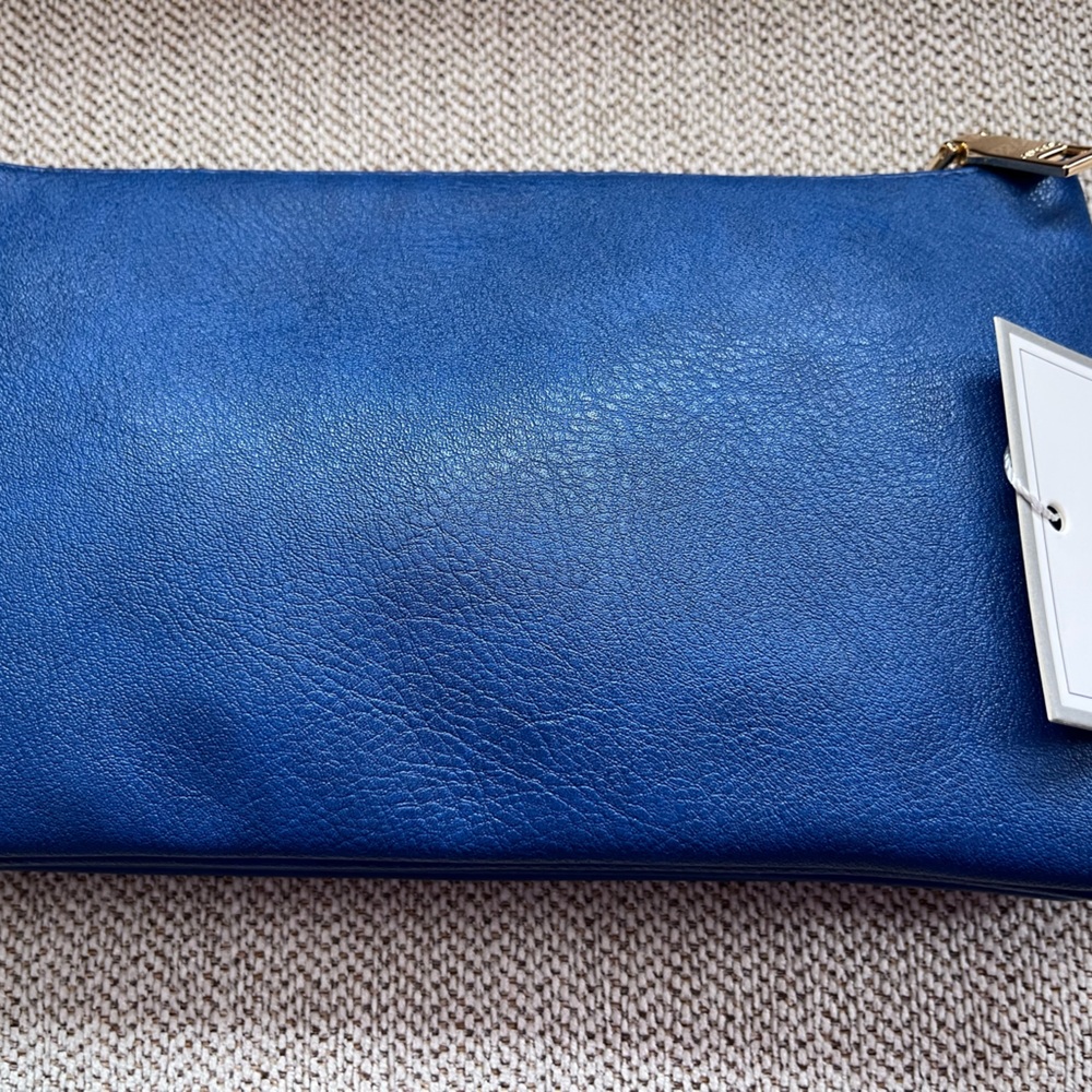 NWT Vegan approved Jen and Co blue Leather Bag. Multiple zippered pockets. Cross